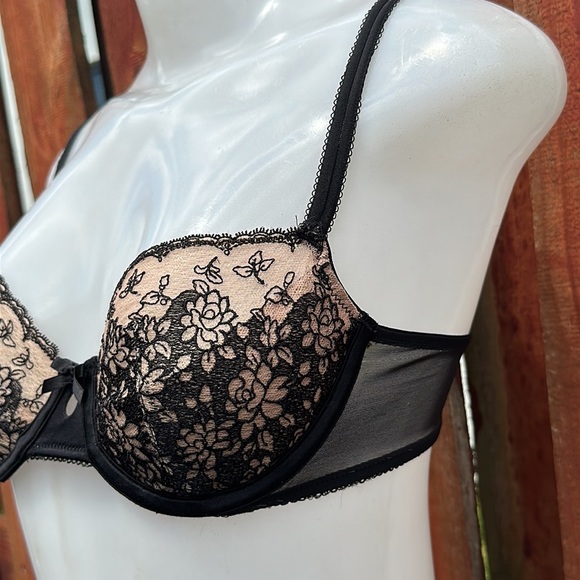 Victoria's Secret Black and Cream Lace Bra Size 34B - Picture 3 of 10